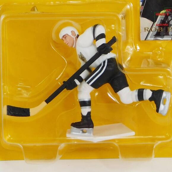 Kenner 1995 Starting Lineup NHL Los Angeles Kings Rob Blake Action Figure - Picture 7 of 7